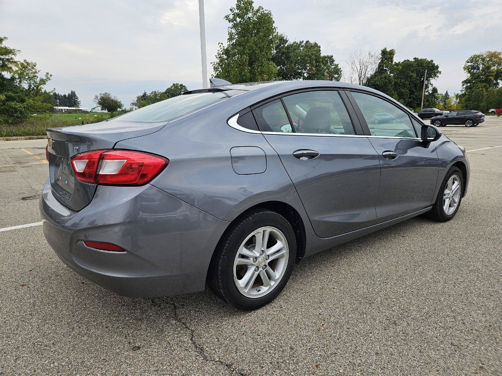 Used 2018 Chevrolet Cruze LT w/ Sun And Sound Package FWD image 7