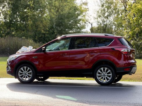 Used 2017 Ford Escape Titanium image 4