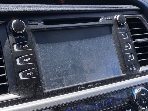 Certified 2019 Toyota Highlander XLE FWD image 8