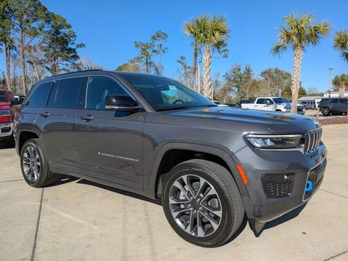 New 2025 Jeep Grand Cherokee Overland w/ Trailer Tow Package AWD/4WD image 2
