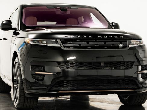 Used 2023 Land Rover Range Rover Sport SE Dynamic image 3