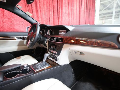 Used 2014 Mercedes-Benz C 250 Sedan image 22
