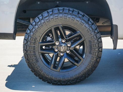 Used 2021 Chevrolet Silverado 1500 LT Trail Boss w/ Convenience Package II image 9