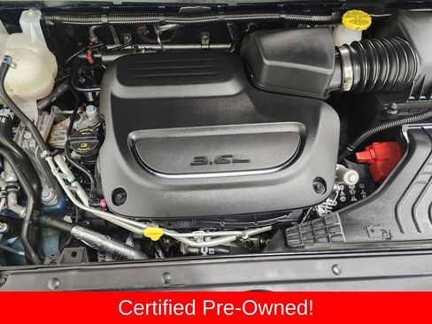 Used 2025 Chrysler Pacifica Select image 34