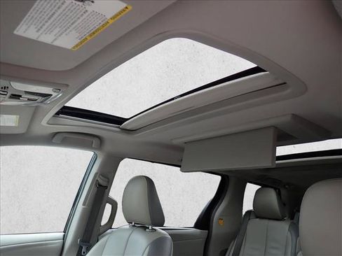 Used 2013 Toyota Sienna Limited w/ Premium Pkg AWD/4WD image 12