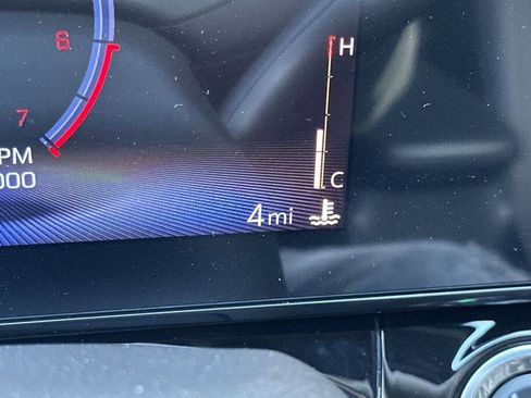 New 2026 Chevrolet Trax RS w/ Sunroof Package image 28