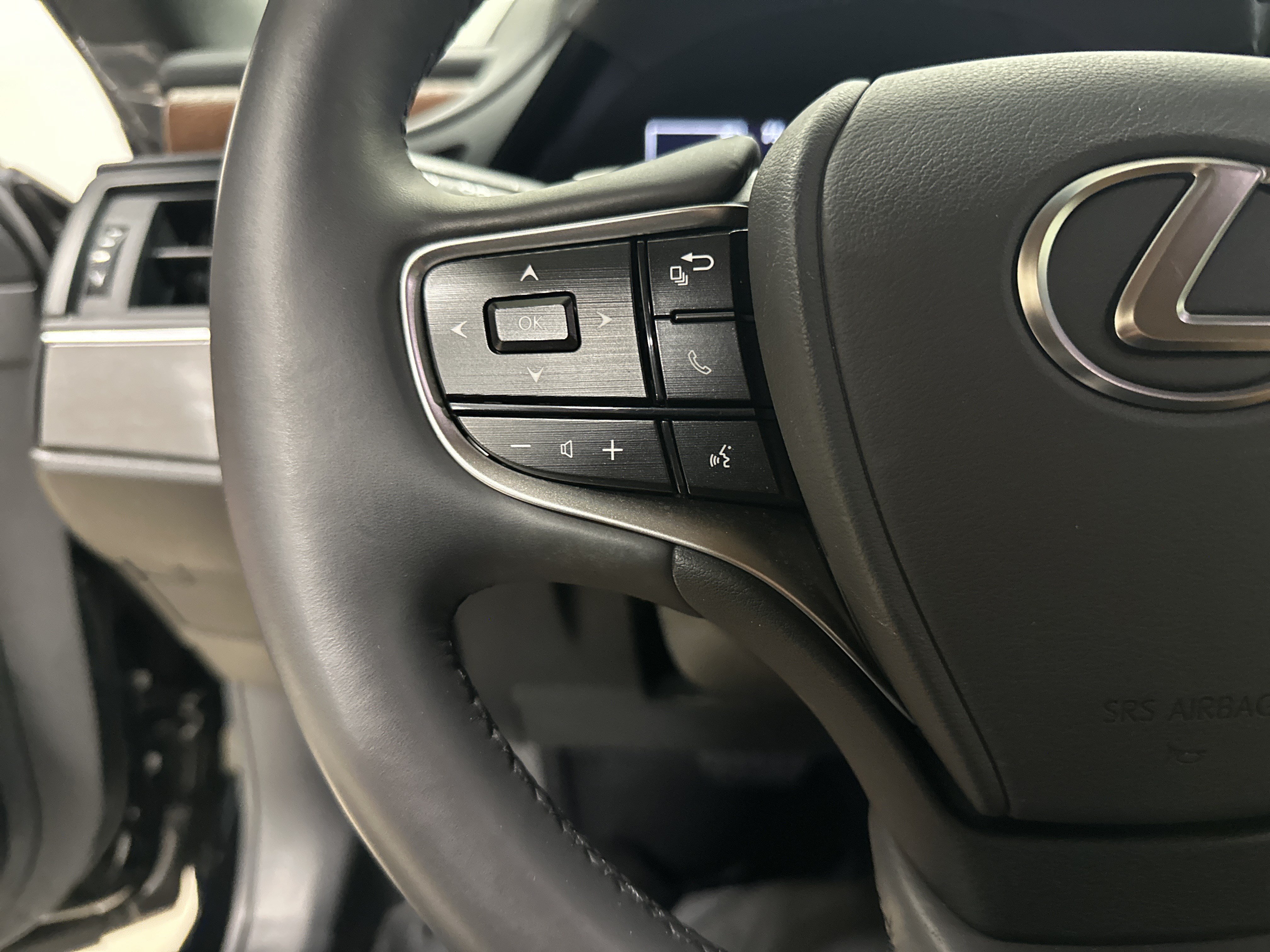 Used 2025 Lexus ES 350 w/ Premium Package FWD image 19