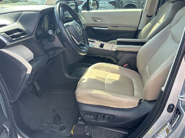 Used 2021 Toyota Sienna XLE FWD image 17