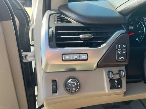 Used 2019 Chevrolet Tahoe Premier RWD image 14
