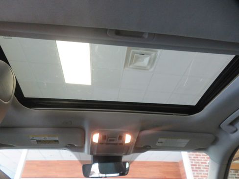 Used 2023 Toyota Highlander XLE FWD image 54