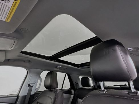 Used 2022 Ford Explorer XLT w/ Equipment Group 202A AWD/4WD image 17