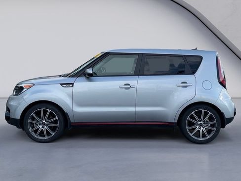 Used 2019 Kia Soul ! FWD image 2