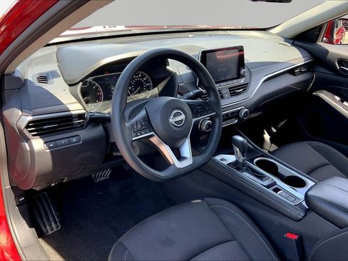 Used 2023 Nissan Altima 2.5 SV image 12