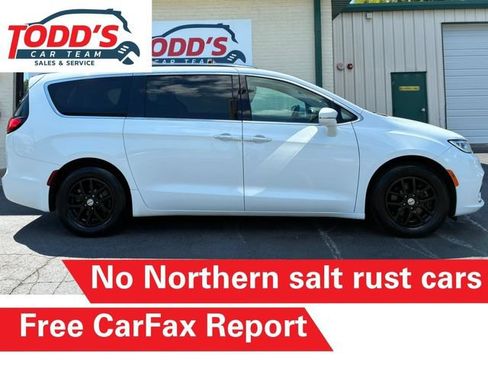 Used 2021 Chrysler Pacifica Touring-L FWD image 2