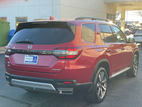 Used 2023 Honda Pilot Touring image 6
