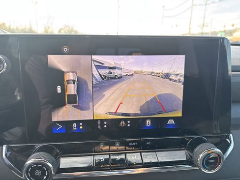 Used 2023 Chevrolet Colorado Trail Boss w/ Technology Package image 26