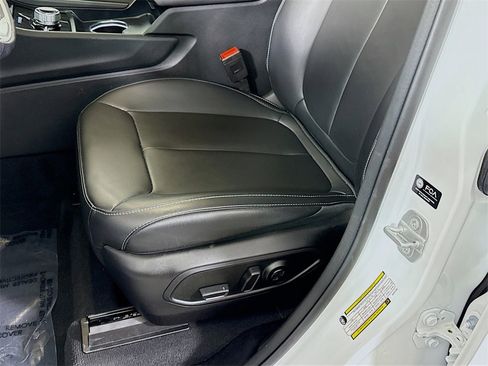 Certified 2025 Jeep Grand Cherokee Limited w/ Black Appearance Package image 24