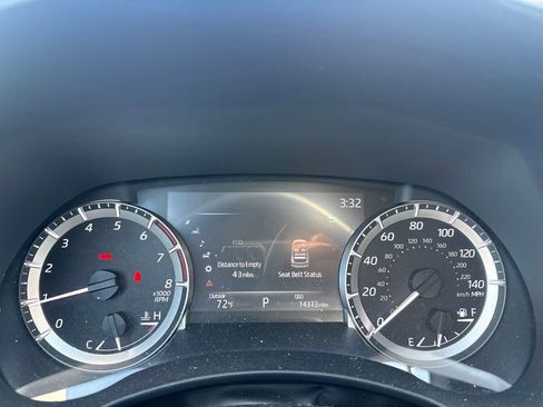 Used 2023 Toyota Highlander XLE AWD/4WD image 11