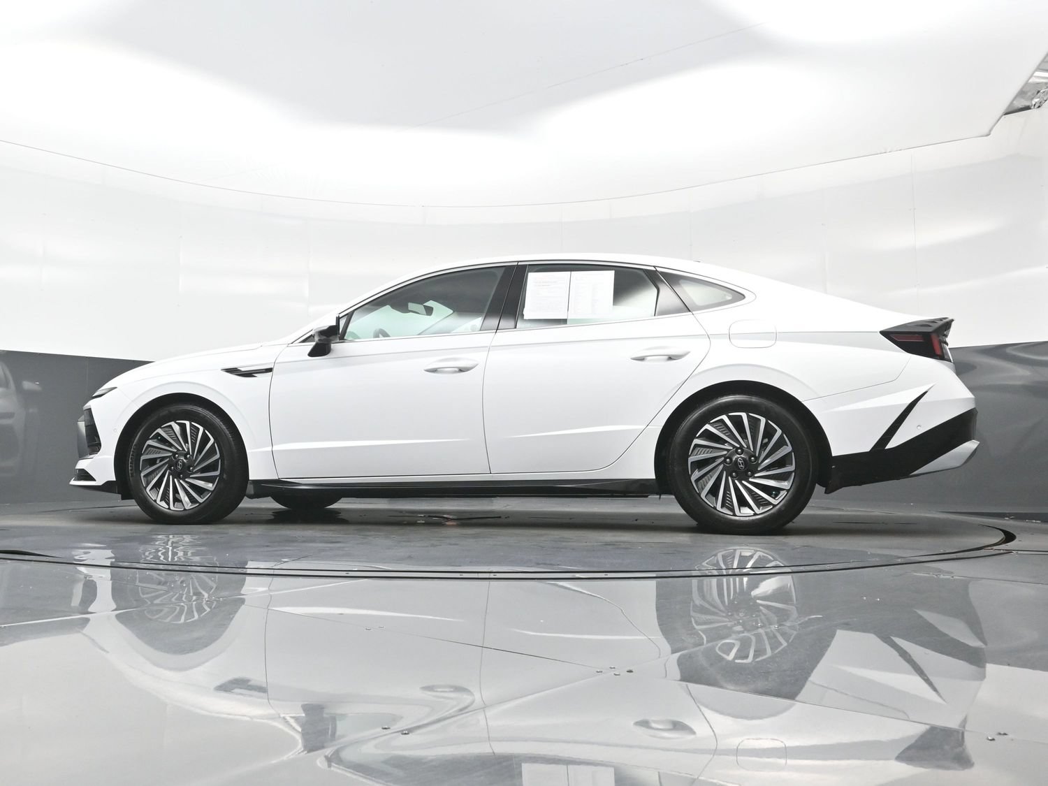Certified 2026 Hyundai Sonata Limited FWD image 29