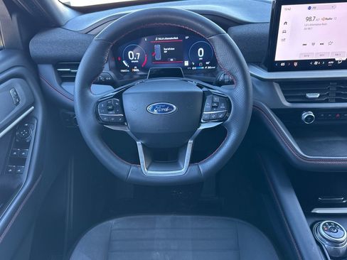 Used 2025 Ford Explorer ST-Line w/ ST-Line Street Pack image 13