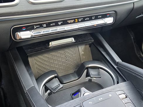 Used 2024 Mercedes-Benz GLS 450 4MATIC image 17