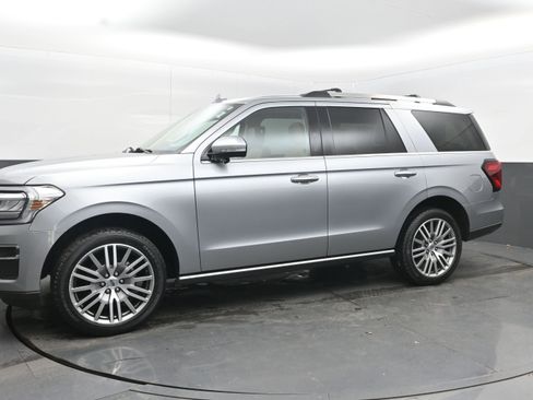 Used 2022 Ford Expedition Limited image 5
