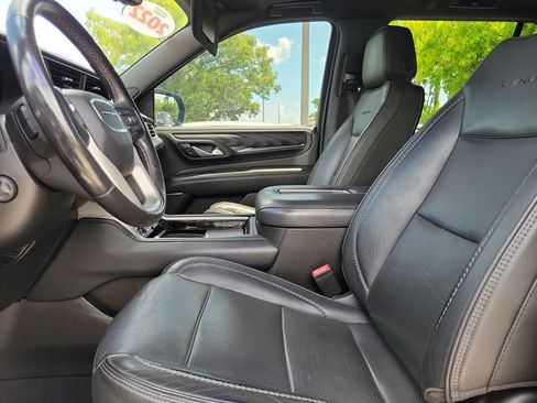 Used 2022 GMC Yukon Denali w/ Denali Premium Package AWD/4WD image 27