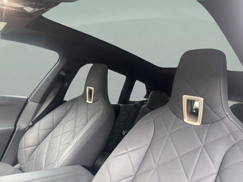 Used 2023 BMW iX xDrive50 w/ Premium Package image 16