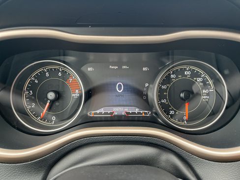 Used 2016 Jeep Cherokee Limited AWD/4WD image 12