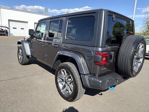 Used 2024 Jeep Wrangler Unlimited w/ Convenience Group AWD/4WD image 3