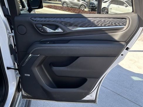 Used 2023 GMC Yukon Denali image 7