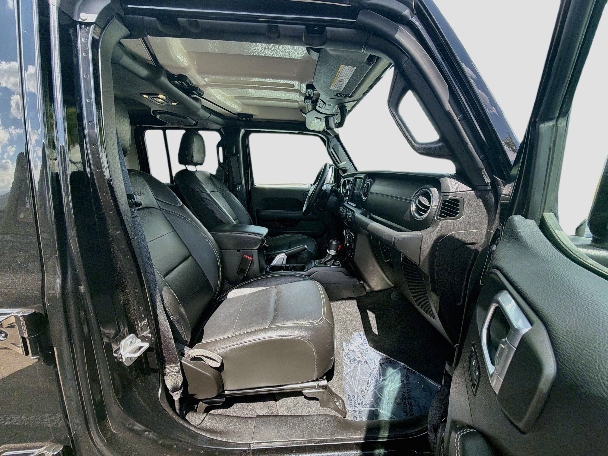 Used 2022 Jeep Wrangler Unlimited Sahara AWD/4WD image 32