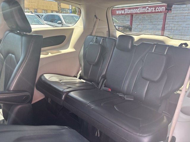 Used 2022 Chrysler Pacifica Touring-L FWD image 17