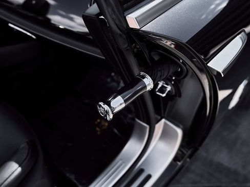 Used 2018 Rolls-Royce Dawn RWD image 25