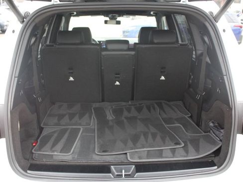 Used 2023 Mercedes-Benz GLB 250 4MATIC w/ Premium Package image 27