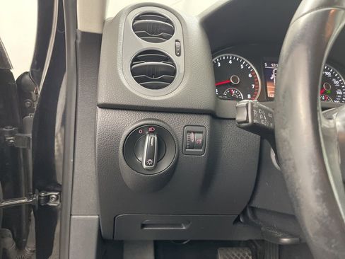 Used 2014 Volkswagen Tiguan S image 7