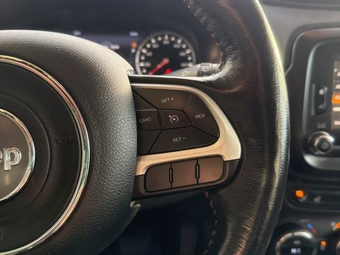 Used 2017 Jeep Renegade Trailhawk w/ Premium Trailhawk Package image 31