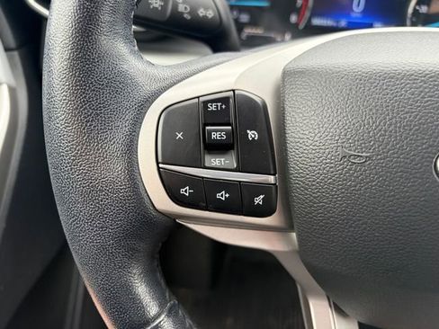 Used 2022 Ford Explorer XLT w/ Equipment Group 202A AWD/4WD image 15