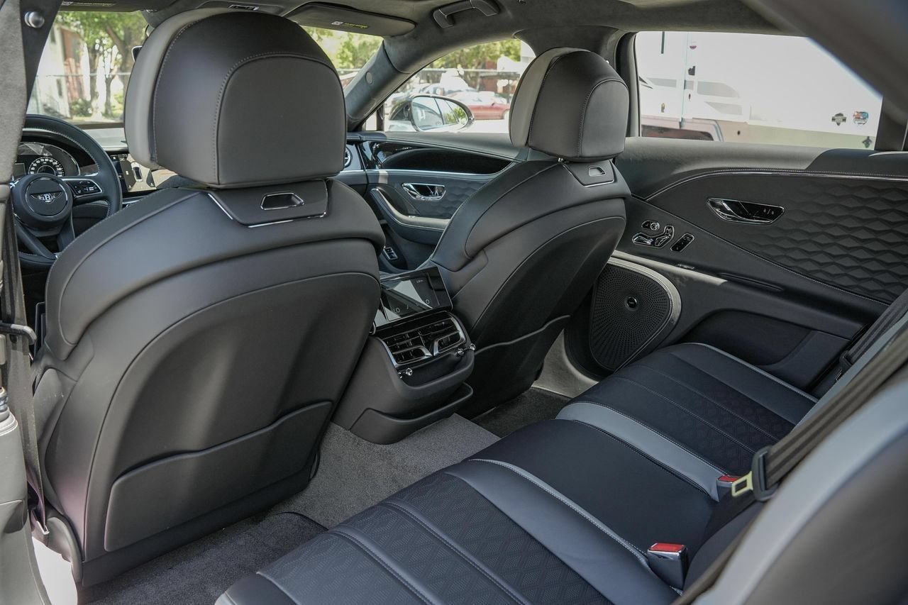 Certified 2025 Bentley Flying Spur Plug-In Hybrid AWD/4WD image 42