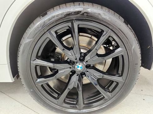 Used 2024 BMW X7 xDrive40i w/ M Sport Package AWD/4WD image 79