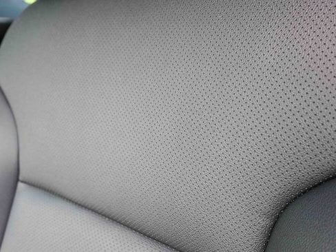 Used 2025 Chevrolet Traverse LT image 21