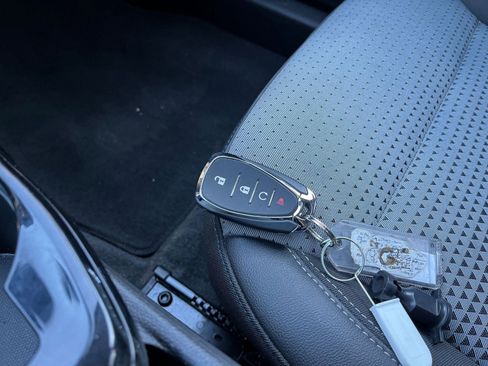 Used 2025 Chevrolet Trax LT w/ LT Convenience Package image 21