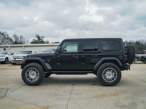 Used 2020 Jeep Wrangler Unlimited Sahara image 35