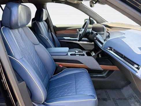 Certified 2026 Cadillac Vistiq Premium Luxury AWD/4WD image 32