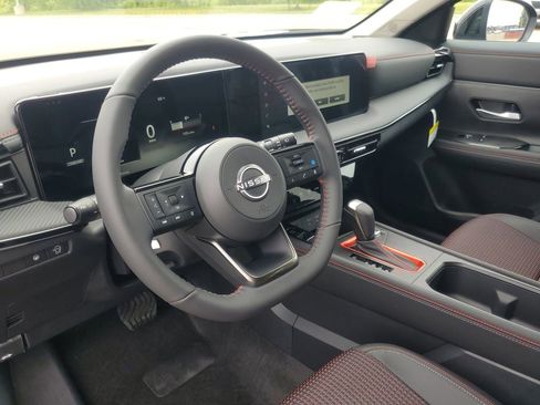 New 2025 Nissan Kicks SR image 15