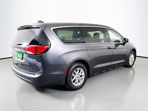 Used 2022 Chrysler Voyager LX FWD image 10