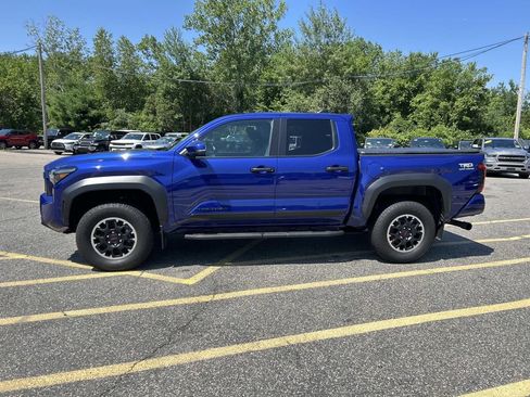 Used 2024 Toyota Tacoma TRD Off-Road w/ TRD Off Road Upgrade Package AWD/4WD image 2