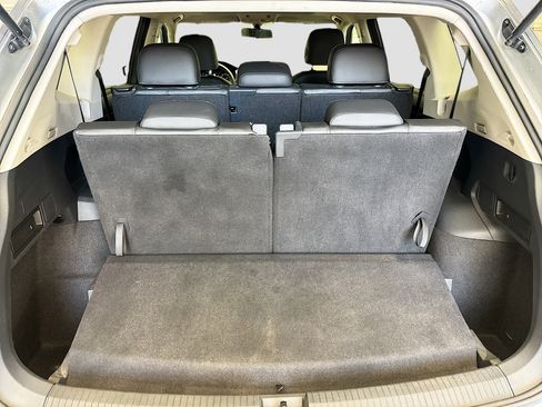 Used 2021 Volkswagen Tiguan SE image 17