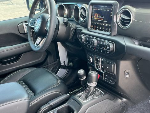 Used 2023 Jeep Wrangler Unlimited Sahara w/ LED Lighting Group AWD/4WD image 8