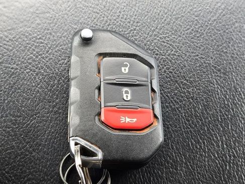 Used 2019 Jeep Wrangler Unlimited Sahara AWD/4WD image 21